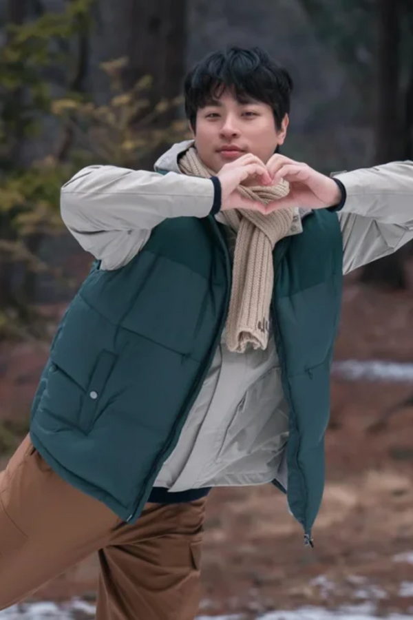 Newtopia Park Jeong Min winter vest front view