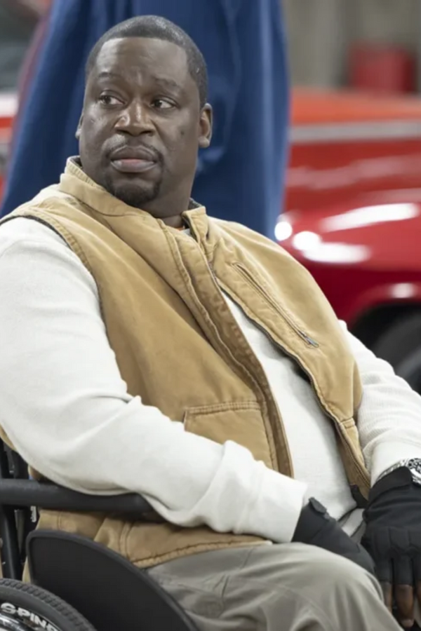 Daryl Mitchell brown vest front view casual men fashion